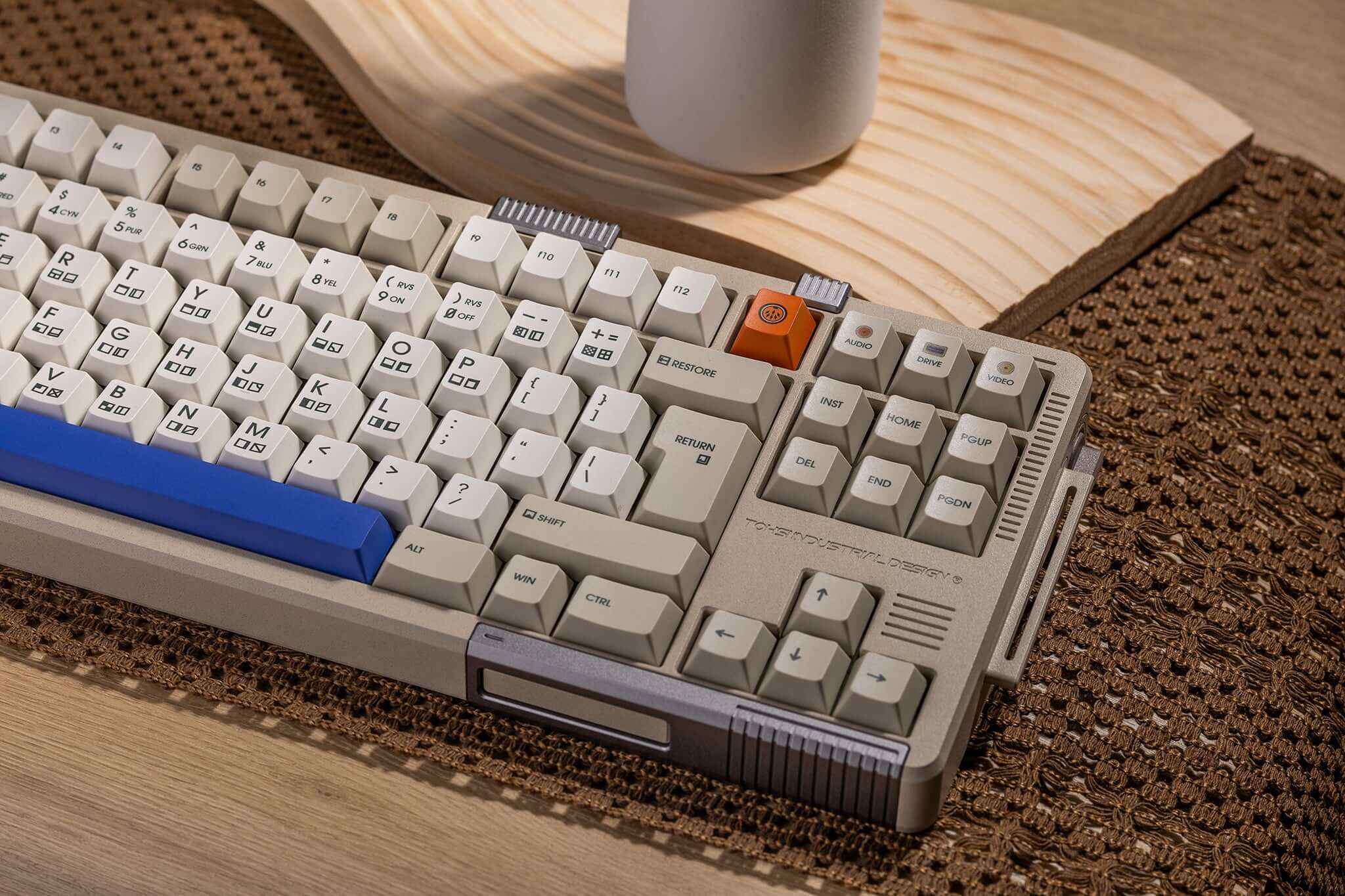 Vividkey x Eleworks Retro C64 Keycaps