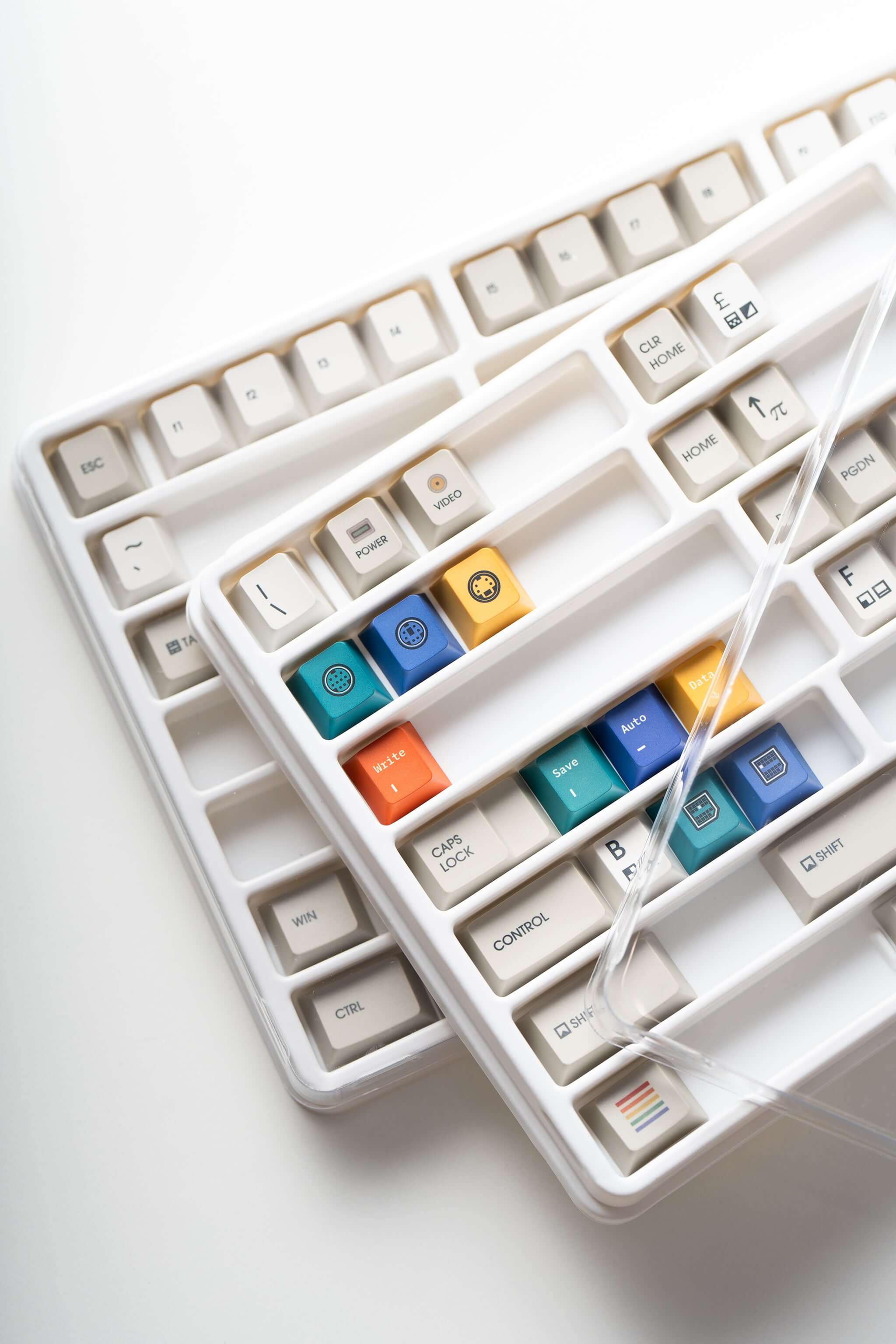 Vividkey x Eleworks Retro C64 Keycaps