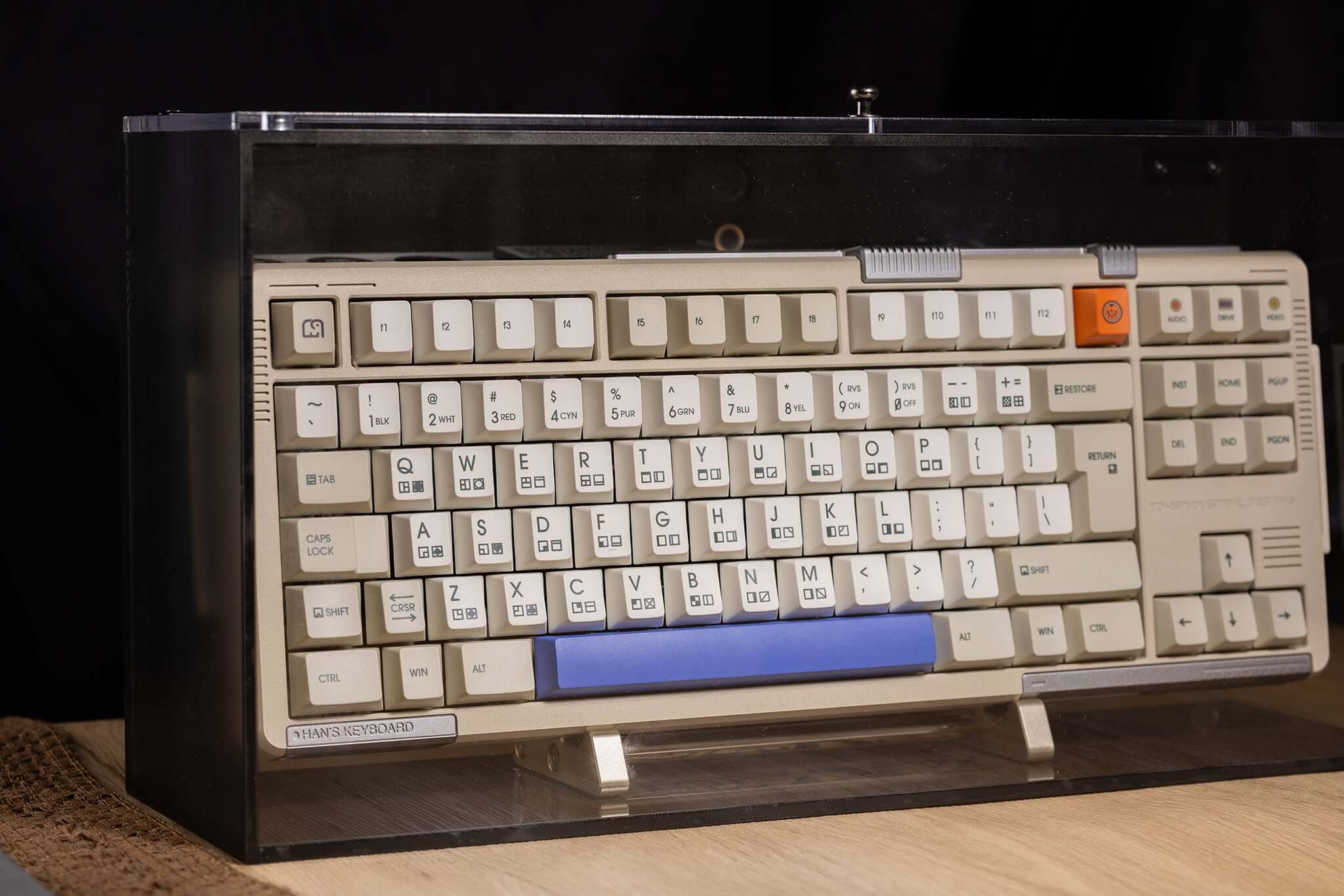 Vividkey x Eleworks Retro C64 Keycaps